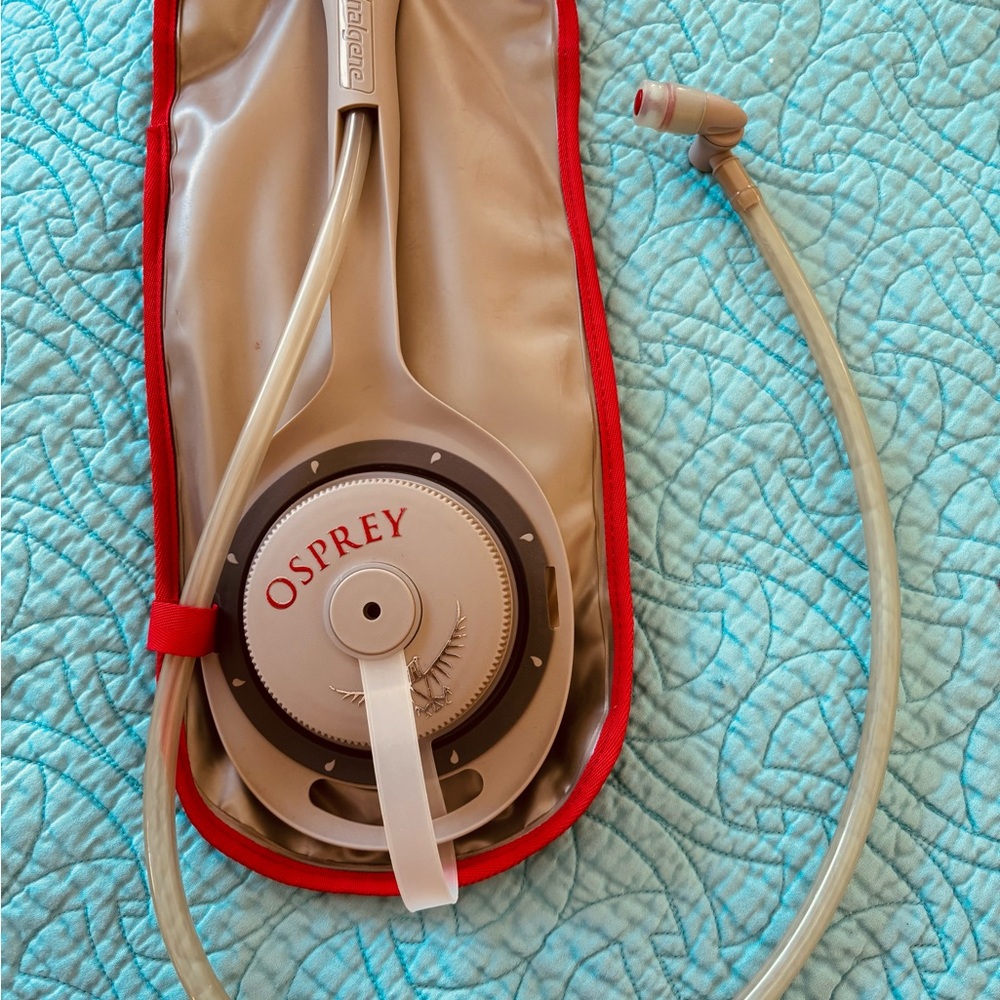 New Hydration Pack Bladder 2L - Picture 2 of 3